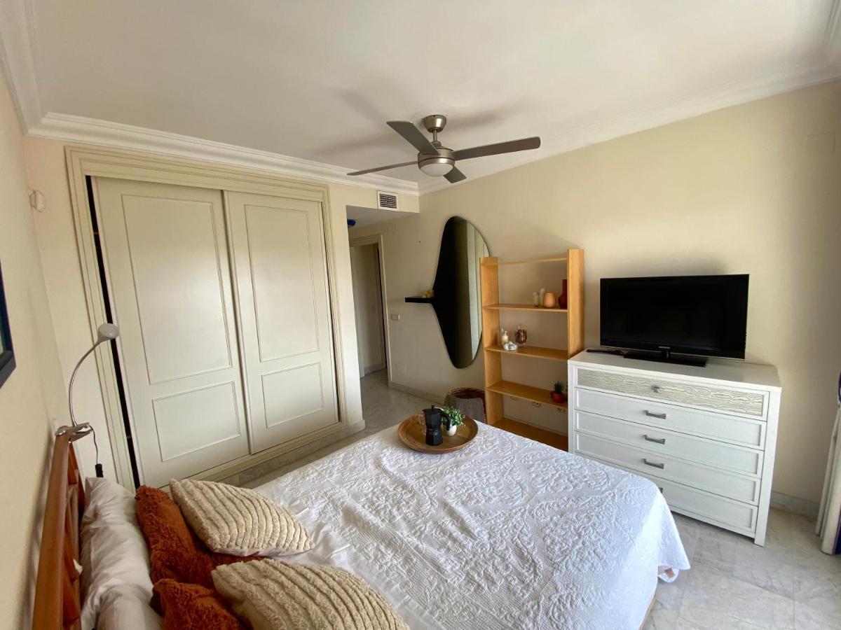 Exclusive Puerto Banus Beach Apartment Free Parking Wifi & Swimming Pool Marbella Bagian luar foto