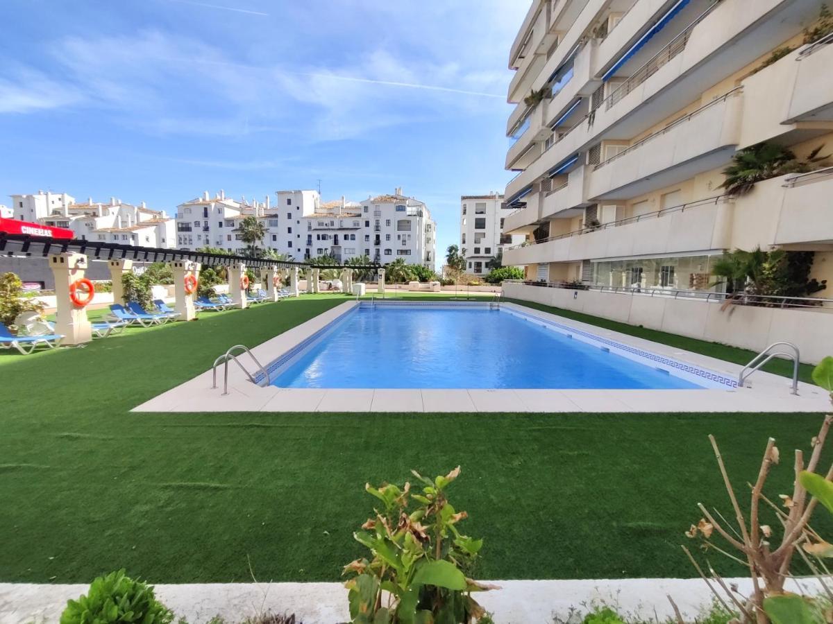 Exclusive Puerto Banus Beach Apartment Free Parking Wifi & Swimming Pool Marbella Bagian luar foto